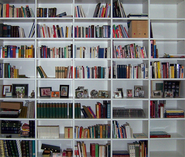 Bücherregal